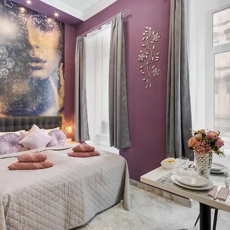 Magic In Downtown Apartment