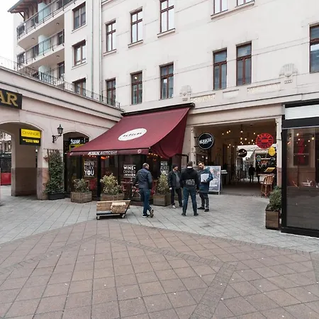 Magic In Downtown Budapeşte