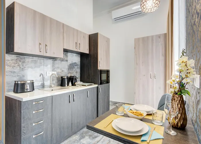 Magic In Downtown Apartment *